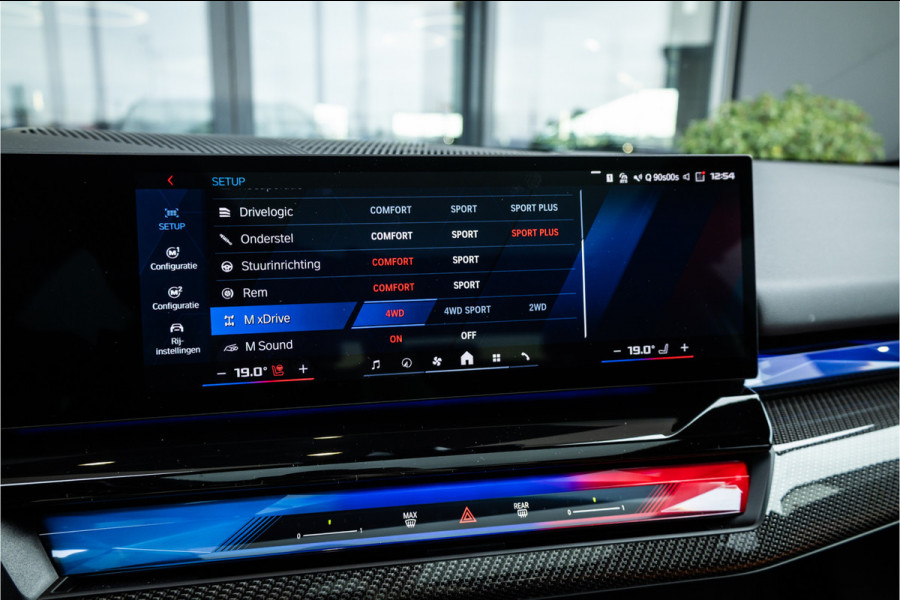 BMW 5 Serie Touring M5 - M Performance Pakket | Panorama | B&W | Carbon | Elek. Trekhaak | 360 Camera