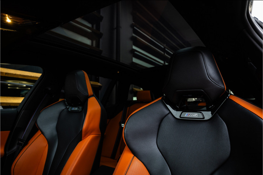 BMW 5 Serie Touring M5 - M Performance Pakket | Panorama | B&W | Carbon | Elek. Trekhaak | 360 Camera