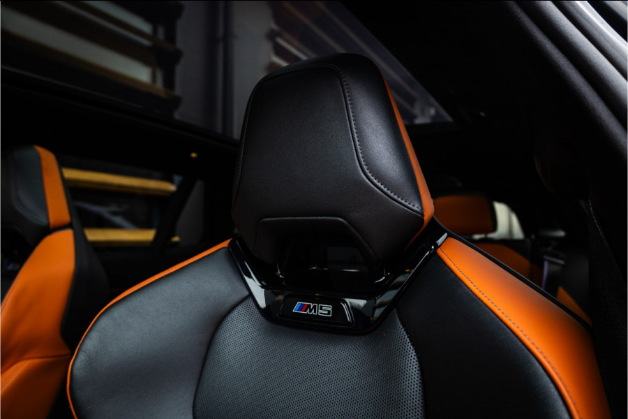 BMW 5 Serie Touring M5 - M Performance Pakket | Panorama | B&W | Carbon | Elek. Trekhaak | 360 Camera