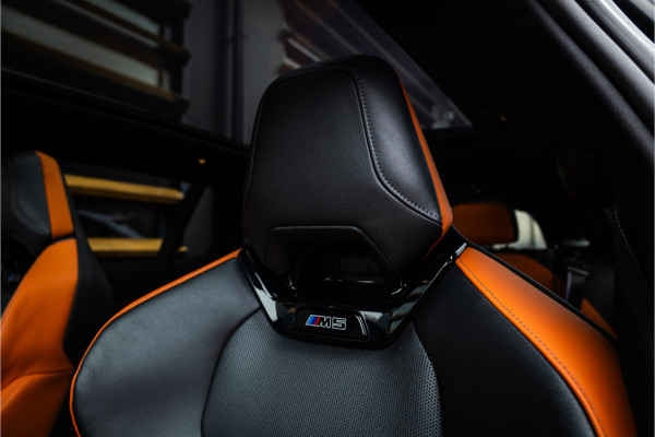 BMW 5 Serie Touring M5 - M Performance Pakket | Panorama | B&W | Carbon | Elek. Trekhaak | 360 Camera