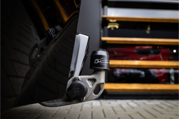 BMW 5 Serie Touring M5 - M Performance Pakket | Panorama | B&W | Carbon | Elek. Trekhaak | 360 Camera