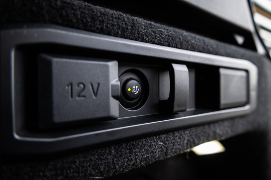 BMW 5 Serie Touring M5 - M Performance Pakket | Panorama | B&W | Carbon | Elek. Trekhaak | 360 Camera