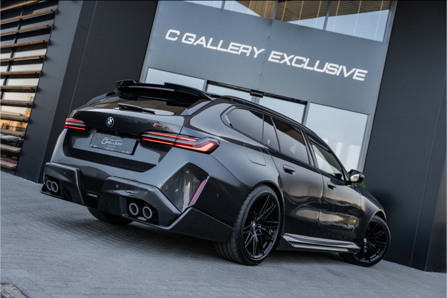 BMW 5 Serie Touring M5 - M Performance Pakket | Panorama | B&W | Carbon | Elek. Trekhaak | 360 Camera