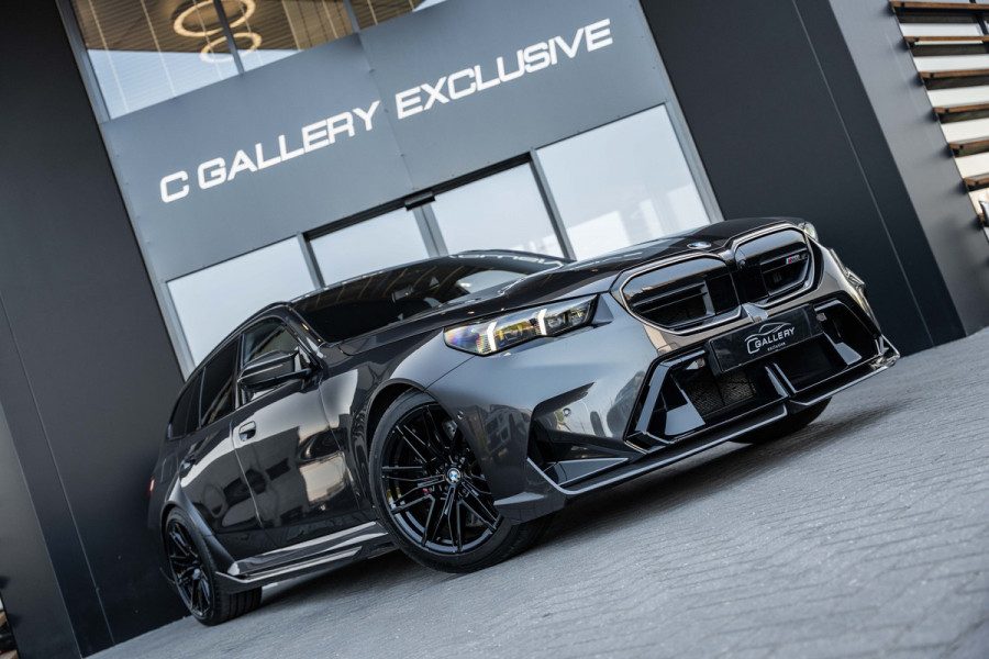 BMW 5 Serie Touring M5 - M Performance Pakket | Panorama | B&W | Carbon | Elek. Trekhaak | 360 Camera