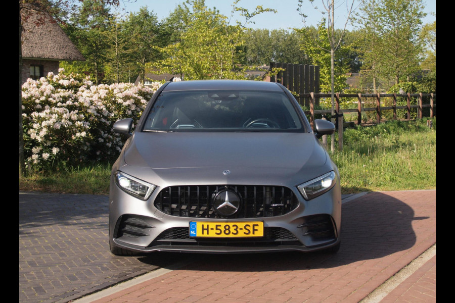 Mercedes-Benz A-Klasse AMG 35 4MATIC Edition 1 | Head-Up Display | Burmester | Camera | Sfeerverlichting | Schaalstoelen |