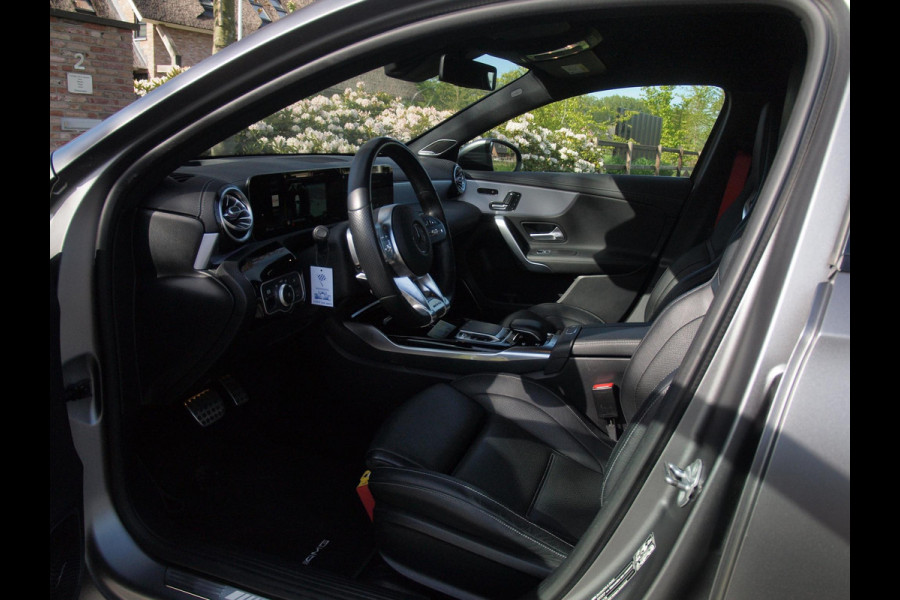 Mercedes-Benz A-Klasse AMG 35 4MATIC Edition 1 | Head-Up Display | Burmester | Camera | Sfeerverlichting | Schaalstoelen |