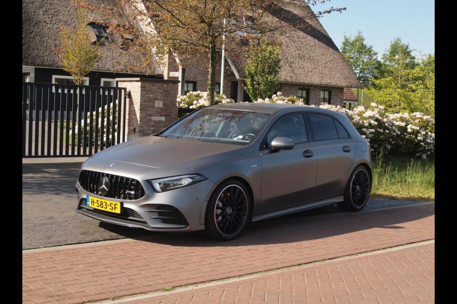 Mercedes-Benz A-Klasse AMG 35 4MATIC Edition 1 | Head-Up Display | Burmester | Camera | Sfeerverlichting | Schaalstoelen |