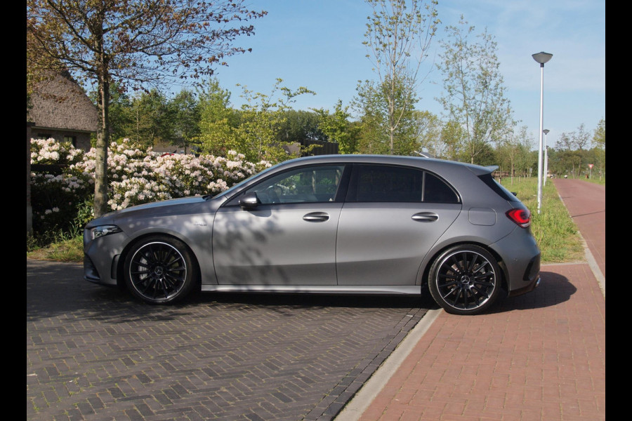 Mercedes-Benz A-Klasse AMG 35 4MATIC Edition 1 | Head-Up Display | Burmester | Camera | Sfeerverlichting | Schaalstoelen |