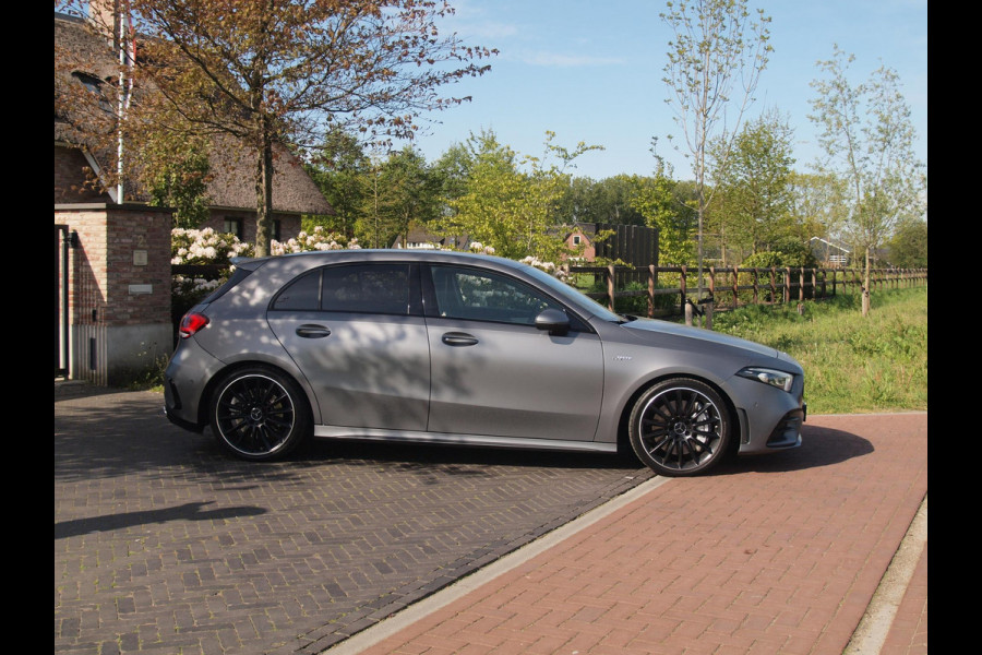 Mercedes-Benz A-Klasse AMG 35 4MATIC Edition 1 | Head-Up Display | Burmester | Camera | Sfeerverlichting | Schaalstoelen |