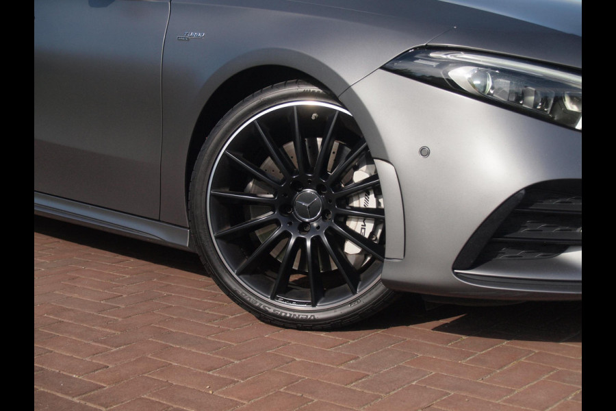 Mercedes-Benz A-Klasse AMG 35 4MATIC Edition 1 | Head-Up Display | Burmester | Camera | Sfeerverlichting | Schaalstoelen |