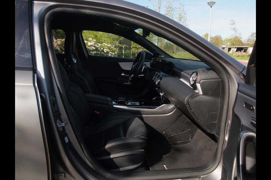 Mercedes-Benz A-Klasse AMG 35 4MATIC Edition 1 | Head-Up Display | Burmester | Camera | Sfeerverlichting | Schaalstoelen |