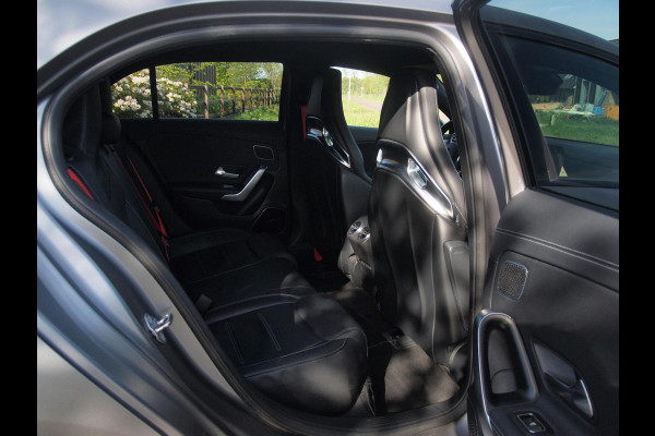 Mercedes-Benz A-Klasse AMG 35 4MATIC Edition 1 | Head-Up Display | Burmester | Camera | Sfeerverlichting | Schaalstoelen |