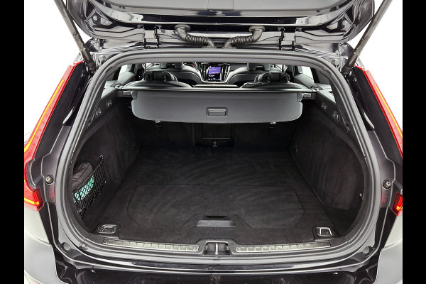 Volvo V60 T8 Hybride SOH 94% AWD R-Design / Panoramadak / Leder / Navigatie / Adap. Cruise / Pdc.V+A / Stuur- Stoelverwarming / Apk 01-2028