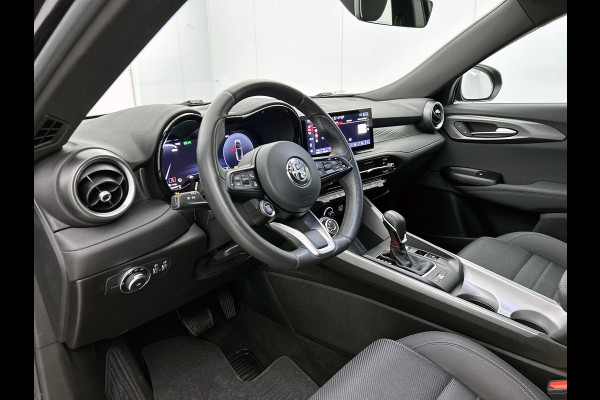 Alfa Romeo Tonale 1.5T 131PK Automaat Sprint / Pdc.V+A / Stoel+Stuur verwarming / Navigatie / Lmv / Adaptive Cruise / Carplay / Apk 10-2027