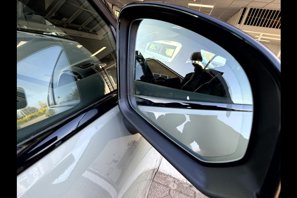 Volvo XC40 Recharge P8 AWD R-Design SOH 92.3%, Leer, Camera, Trekhaak