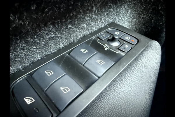 Volvo XC40 Recharge P8 AWD R-Design SOH 92.3%, Leer, Camera, Trekhaak