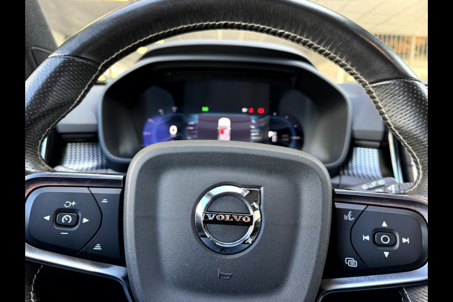 Volvo XC40 Recharge P8 AWD R-Design SOH 92.3%, Leer, Camera, Trekhaak