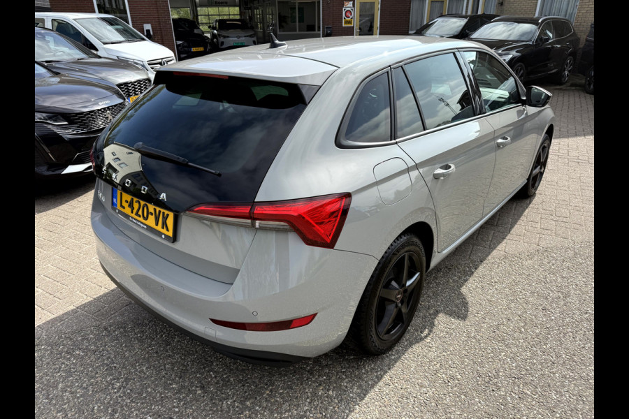 Škoda SCALA 1.0 TSI Ambition Steel Grey, Virt.Cockpit, Trekhaak, App Connect