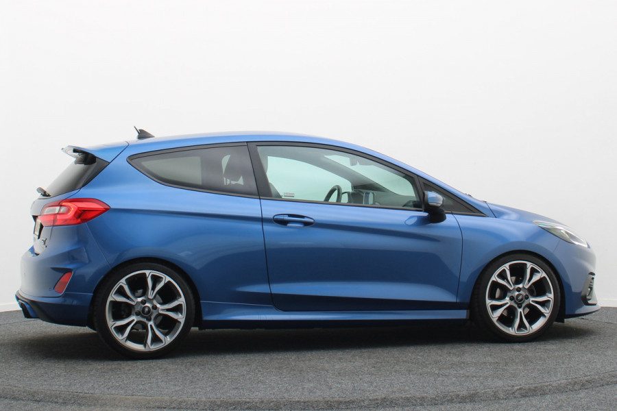 Ford Fiesta 1.5 ST Recaro Schaalstoelen, Carbon, Airco, Cruise, Apple Carplay, Winterpakket