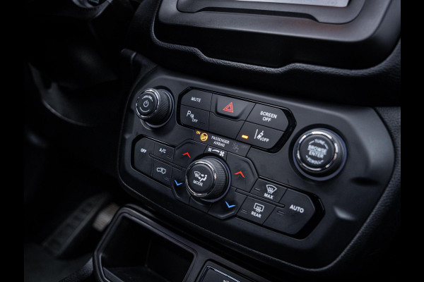 Jeep Renegade 1.0T Limited - Black series l Bull Bar l Pano l Auto Carplay