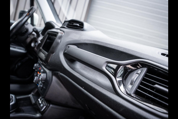 Jeep Renegade 1.0T Limited - Black series l Bull Bar l Pano l Auto Carplay