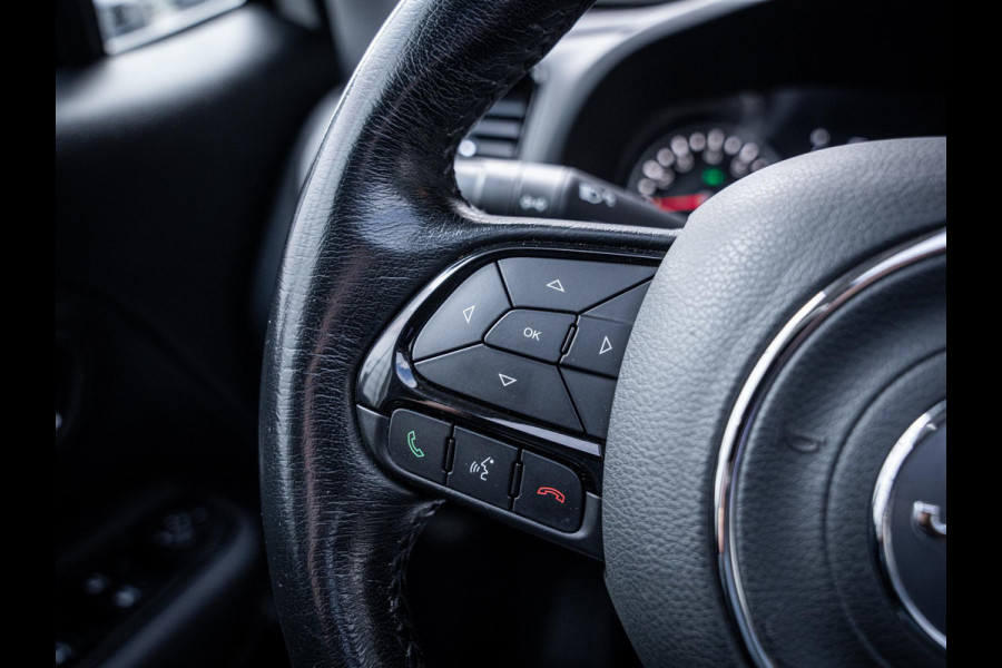 Jeep Renegade 1.0T Limited - Black series l Bull Bar l Pano l Auto Carplay