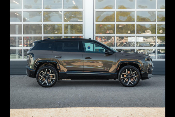 Jeep Compass First Edition 74 kWh | Direct leverbaar | Adapt. Cruise | Camera | Carplay | 20" | Elektr. A-Klep | Navi | Winter Pack | Schuif/Kanteldak | Premium Pack | Conv. Pack | Warmtepomp