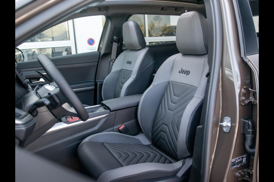 Jeep Compass First Edition 74 kWh | Direct leverbaar | Adapt. Cruise | Camera | Carplay | 20" | Elektr. A-Klep | Navi | Winter Pack | Schuif/Kanteldak | Premium Pack | Conv. Pack | Warmtepomp