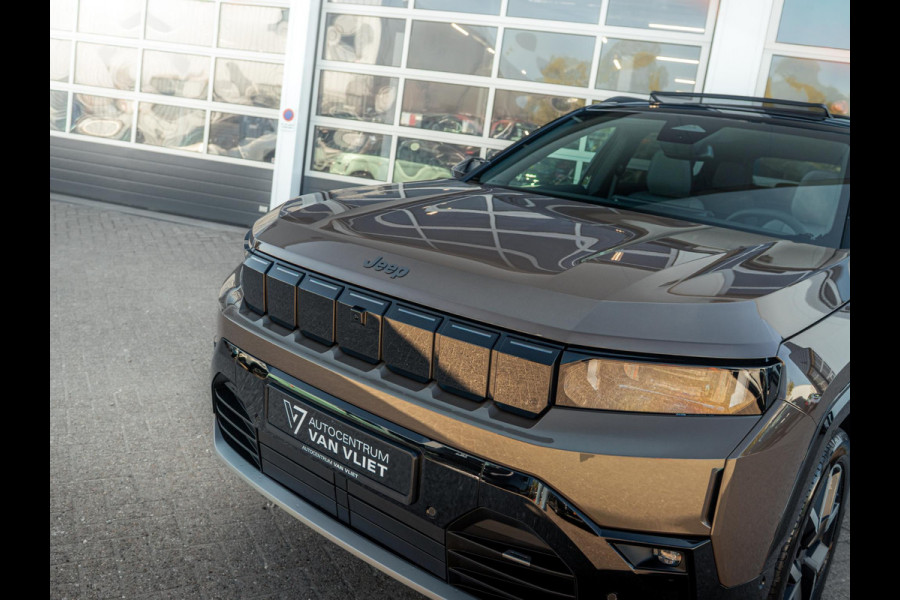 Jeep Compass First Edition 74 kWh | Direct leverbaar | Adapt. Cruise | Camera | Carplay | 20" | Elektr. A-Klep | Navi | Winter Pack | Schuif/Kanteldak | Premium Pack | Conv. Pack | Warmtepomp