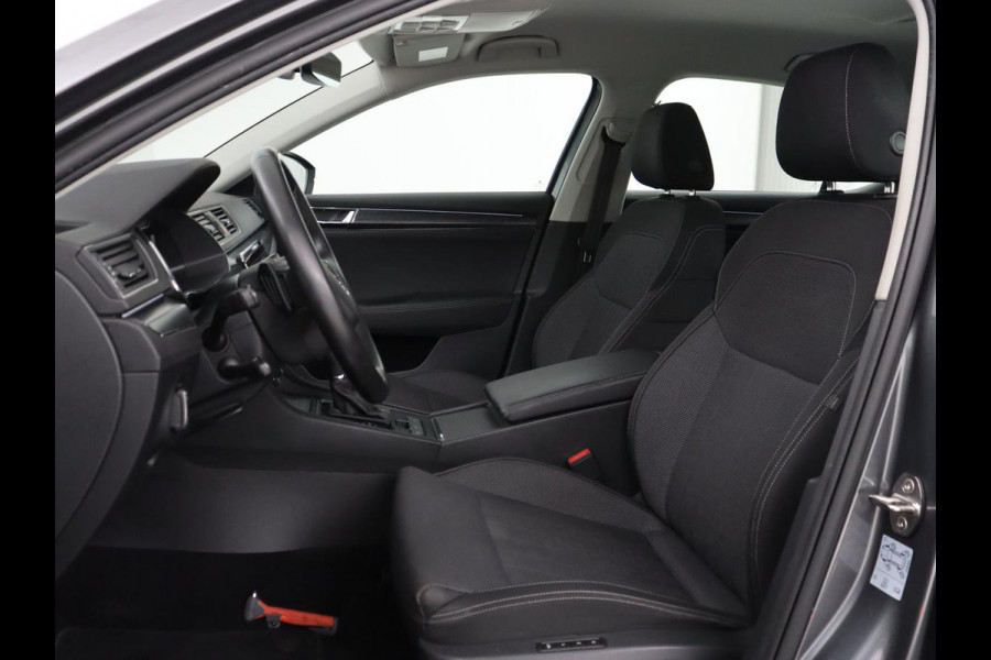 Škoda Superb 1.4 TSI iV Business Edition Plus | SOH 90,1% | Trekhaak | Stoelverwarming | Adaptive cruise | Carplay | Camera | Achterbankverwarming | Navigatie | Keyless | Side Assist | Full LED | PHEV | Plug In