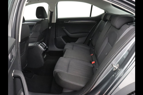 Škoda Superb 1.4 TSI iV Business Edition Plus | SOH 90,1% | Trekhaak | Stoelverwarming | Adaptive cruise | Carplay | Camera | Achterbankverwarming | Navigatie | Keyless | Side Assist | Full LED | PHEV | Plug In