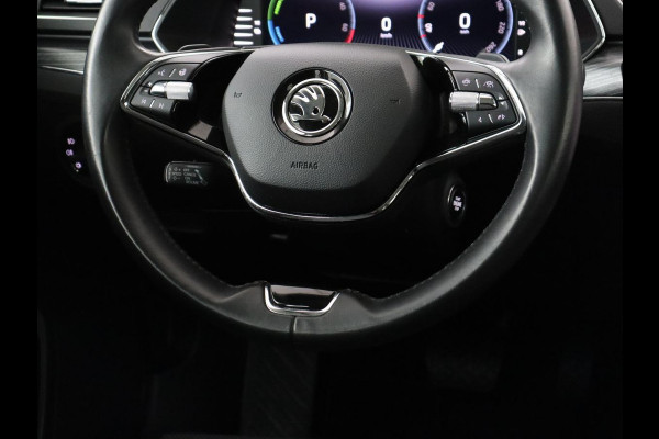 Škoda Superb 1.4 TSI iV Business Edition Plus | SOH 90,1% | Trekhaak | Stoelverwarming | Adaptive cruise | Carplay | Camera | Achterbankverwarming | Navigatie | Keyless | Side Assist | Full LED | PHEV | Plug In