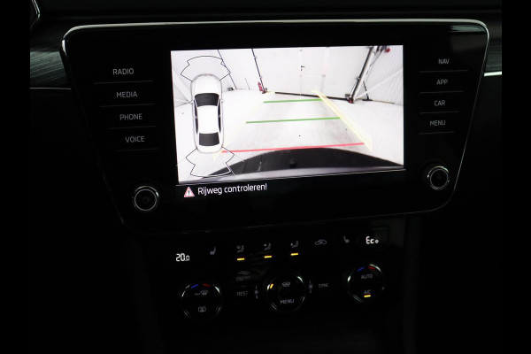 Škoda Superb 1.4 TSI iV Business Edition Plus | SOH 90,1% | Trekhaak | Stoelverwarming | Adaptive cruise | Carplay | Camera | Achterbankverwarming | Navigatie | Keyless | Side Assist | Full LED | PHEV | Plug In