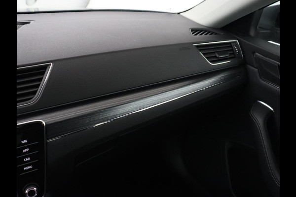 Škoda Superb 1.4 TSI iV Business Edition Plus | SOH 90,1% | Trekhaak | Stoelverwarming | Adaptive cruise | Carplay | Camera | Achterbankverwarming | Navigatie | Keyless | Side Assist | Full LED | PHEV | Plug In
