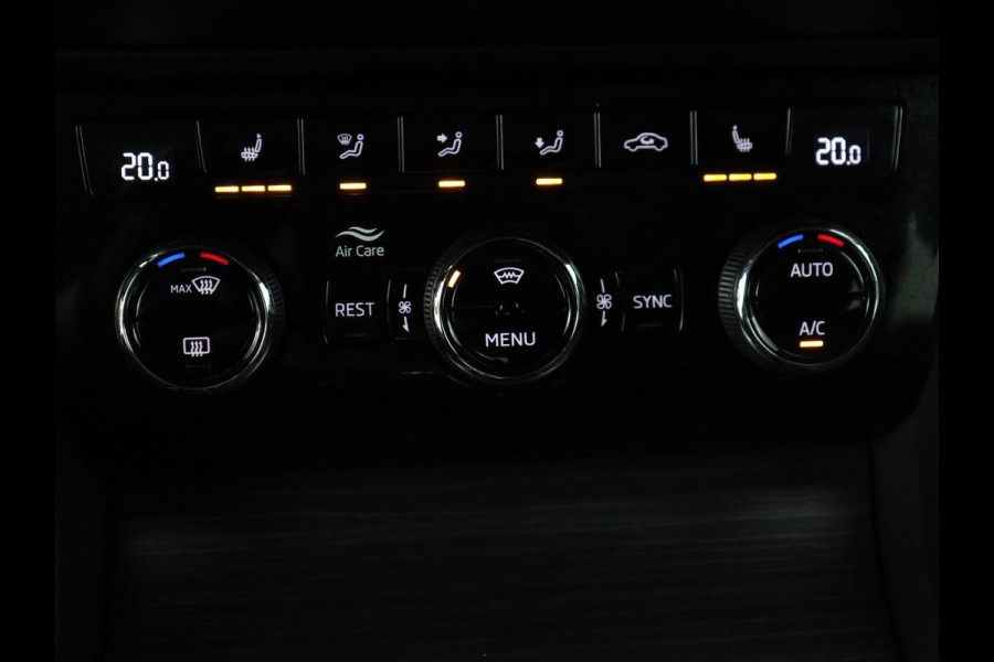 Škoda Superb 1.4 TSI iV Business Edition Plus | SOH 90,1% | Trekhaak | Stoelverwarming | Adaptive cruise | Carplay | Camera | Achterbankverwarming | Navigatie | Keyless | Side Assist | Full LED | PHEV | Plug In