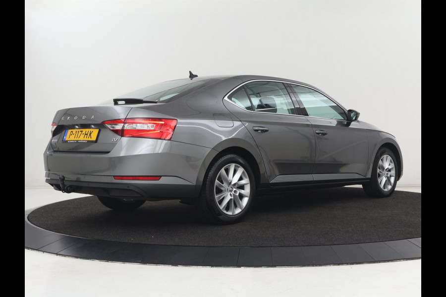Škoda Superb 1.4 TSI iV Business Edition Plus | SOH 90,1% | Trekhaak | Stoelverwarming | Adaptive cruise | Carplay | Camera | Achterbankverwarming | Navigatie | Keyless | Side Assist | Full LED | PHEV | Plug In