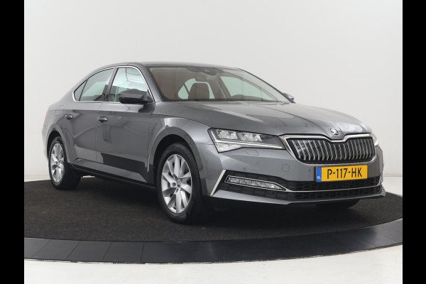 Škoda Superb 1.4 TSI iV Business Edition Plus | SOH 90,1% | Trekhaak | Stoelverwarming | Adaptive cruise | Carplay | Camera | Achterbankverwarming | Navigatie | Keyless | Side Assist | Full LED | PHEV | Plug In