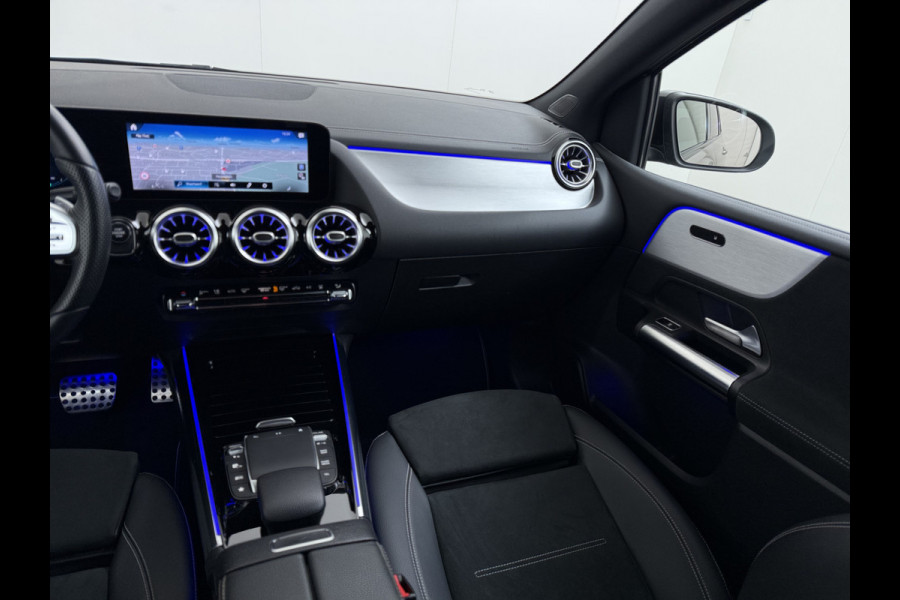 Mercedes-Benz B-Klasse 250e AMG // SoH 92,3% // Trekhaak // Carplay // Camera // Sfeerverlichting // Nightpakket // LED koplampen