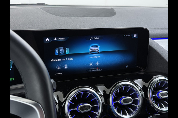 Mercedes-Benz B-Klasse 250e AMG // SoH 92,3% // Trekhaak // Carplay // Camera // Sfeerverlichting // Nightpakket // LED koplampen