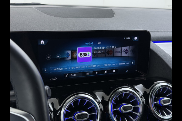 Mercedes-Benz B-Klasse 250e AMG // SoH 92,3% // Trekhaak // Carplay // Camera // Sfeerverlichting // Nightpakket // LED koplampen