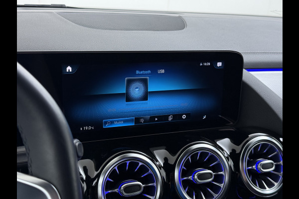 Mercedes-Benz B-Klasse 250e AMG // SoH 92,3% // Trekhaak // Carplay // Camera // Sfeerverlichting // Nightpakket // LED koplampen
