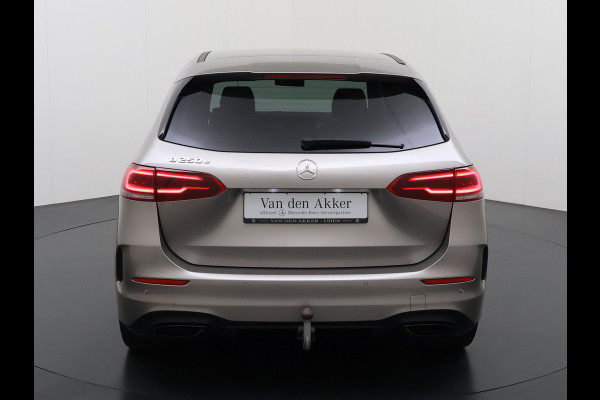 Mercedes-Benz B-Klasse 250e AMG // SoH 92,3% // Trekhaak // Carplay // Camera // Sfeerverlichting // Nightpakket // LED koplampen