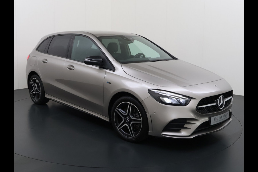 Mercedes-Benz B-Klasse 250e AMG // SoH 92,3% // Trekhaak // Carplay // Camera // Sfeerverlichting // Nightpakket // LED koplampen