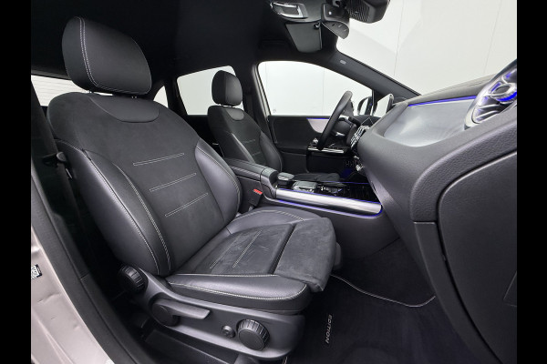 Mercedes-Benz B-Klasse 250e AMG // SoH 92,3% // Trekhaak // Carplay // Camera // Sfeerverlichting // Nightpakket // LED koplampen