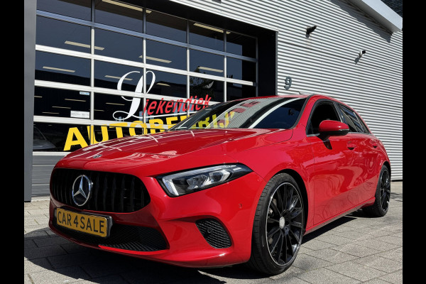 Mercedes-Benz A-Klasse 180 Design Plus- AUTOMAAT - Navigatie I Leer I Digital Dashboard I Sport interieur I Dealer onderhouden