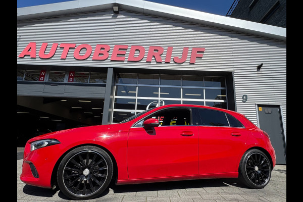Mercedes-Benz A-Klasse 180 Design Plus- AUTOMAAT - Navigatie I Leer I Digital Dashboard I Sport interieur I Dealer onderhouden