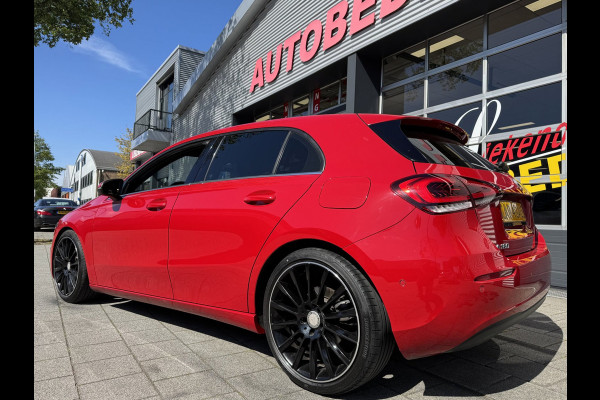 Mercedes-Benz A-Klasse 180 Design Plus- AUTOMAAT - Navigatie I Leer I Digital Dashboard I Sport interieur I Dealer onderhouden