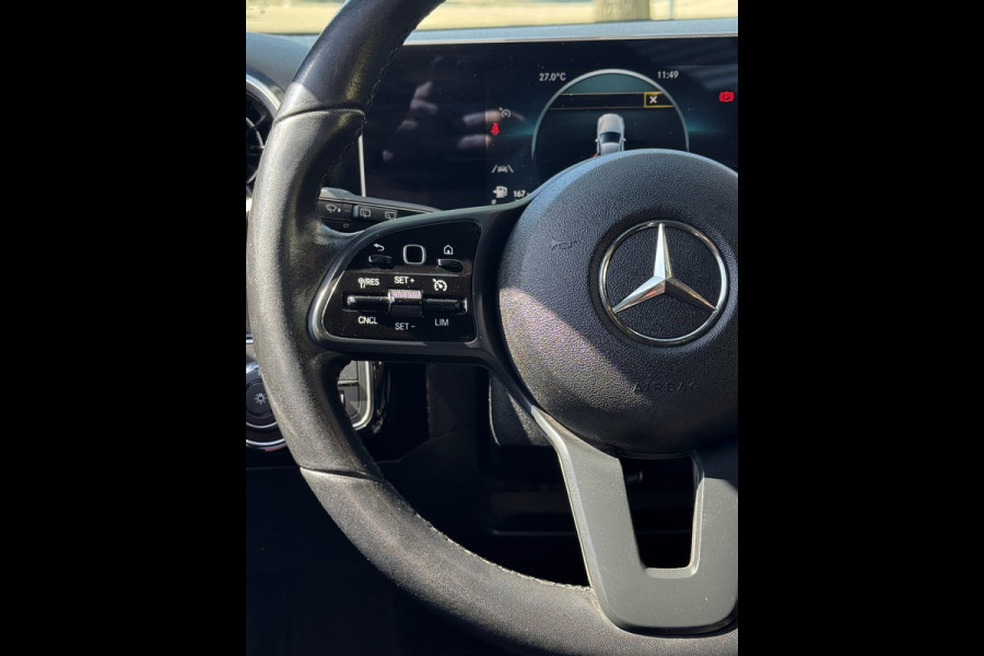 Mercedes-Benz A-Klasse 180 Design Plus- AUTOMAAT - Navigatie I Leer I Digital Dashboard I Sport interieur I Dealer onderhouden