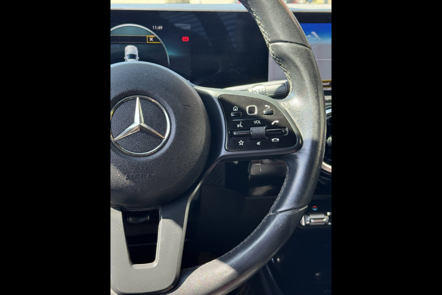 Mercedes-Benz A-Klasse 180 Design Plus- AUTOMAAT - Navigatie I Leer I Digital Dashboard I Sport interieur I Dealer onderhouden