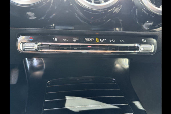 Mercedes-Benz A-Klasse 180 Design Plus- AUTOMAAT - Navigatie I Leer I Digital Dashboard I Sport interieur I Dealer onderhouden